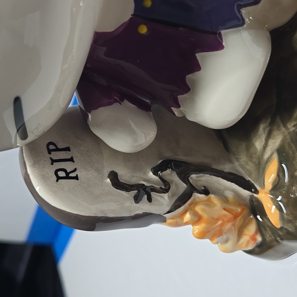 BNWT Hello Kitty and Friends RIP Halloween Decor - Picture 8 of 9